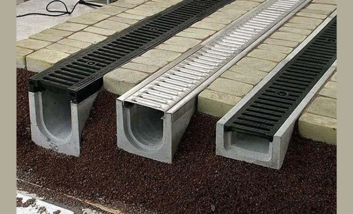 Smart drainage slope in flood proof house design
